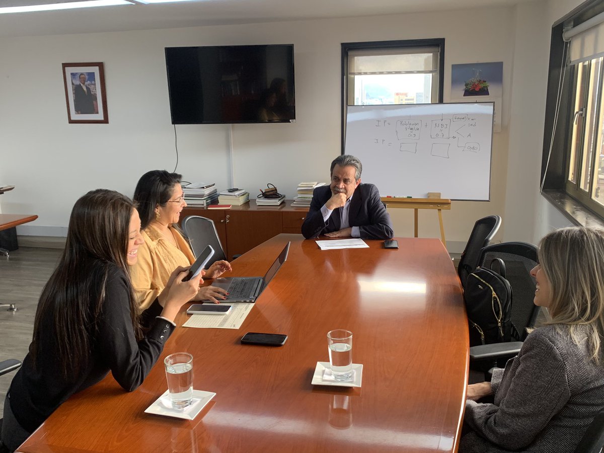 El sector privado es fundamental para cerrar las brechas sociales de 🇨🇴. <a href="/Sfadul/">Samira Fadul S</a>, vpta de Asuntos Corporativos <a href="/BAVARIA_OFICIAL/">Bavaria</a>, se reunió con el dir <a href="/Rauldelgado58/">Raul Delgado</a>, para focalizar proyectos en municipios #PDET. Uno de los mecanismos propuestos es la estrategia #ObrasPorImpuestos