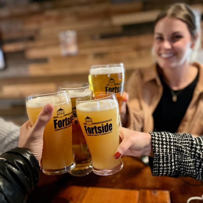 Vancouver_USA's tweet photo. Raise a glass to good brews and even better company! 🍻👯‍♀️ If you're in #VancouverWA, you're in luck because there's no shortage of amazing breweries to explore.🍺👀 #Brewcouver #VanWA
 📸: @FortsideBrewing