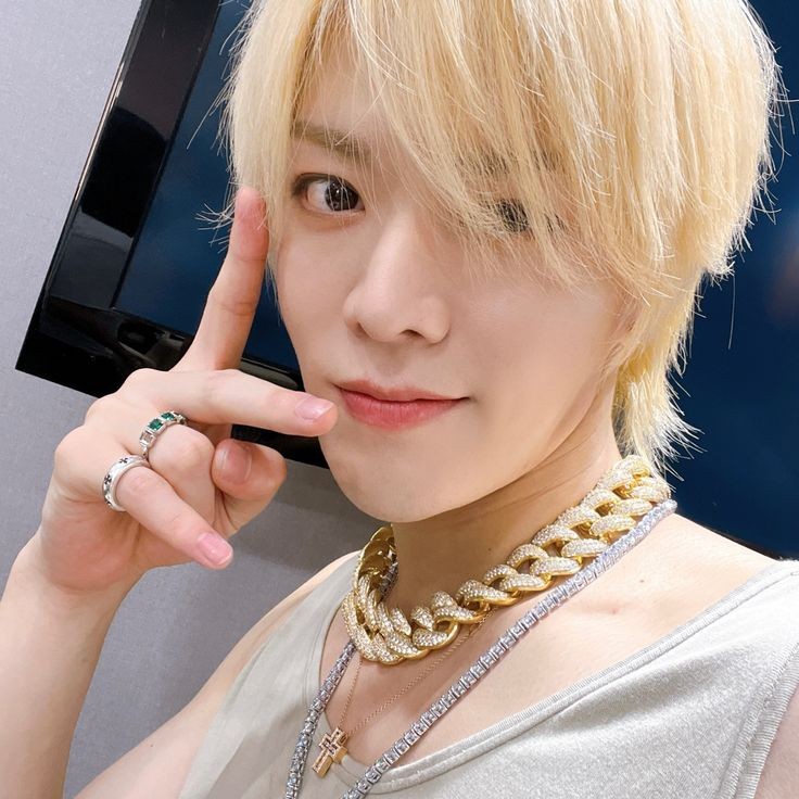 cuenta_cinco_5's tweet photo. definitivamente Nakamoto Yuta, que nació el 26 de octubre del año 1995 es uno de mis bias favs... Ahora si te consideró mi bias y ya estoy al pendiente de lo que subes y demás cositas tenerte de fondo es hermoso e inigualable. Tqm hermoso 💗💗 https://t.co/PtWG8JQVVn