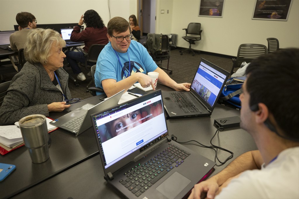 DailyMemphian's tweet photo. .@GiveCampMemphis returned with its annual “coding-for-charity” tech volunteer event, and over 50 tech professionals worked together to provide free services to local nonprofits. Read more: https://t.co/Fpq195CHgO

Story by @JasmineMcC_ | @FedexInstitute https://t.co/XxWNarQxuL