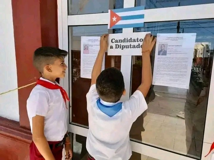 Del amor estamos hablando,
por amor estamos haciendo,
por amor se está hasta matando
para por amor seguir trabajando.

Q nadie interrumpa el rito,
queremos amar en paz
para decir en un grito: 
¡CUBA VA,
CUBA VA!
POR EL VOTO UNIDO ❤️🇨🇺

#CubaEsAmor 
#JuntarYVencer
