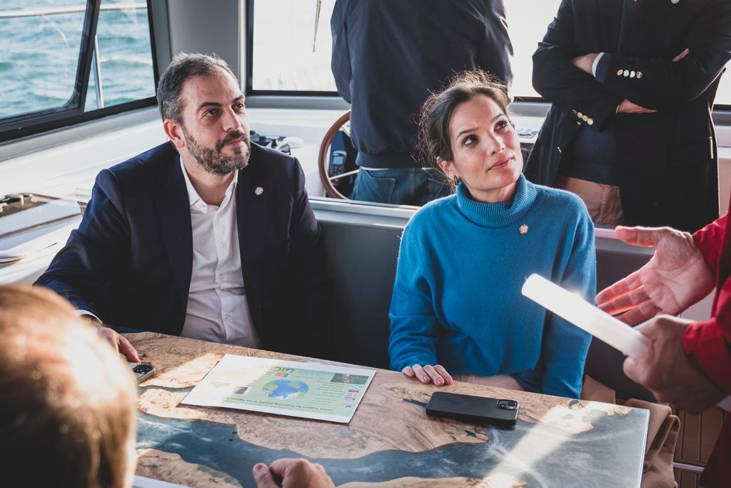 ambiente_pt's tweet photo. O #MAAC, Duarte Cordeiro, visitou a Culatra, conheceu o Projeto Culatra 2030 - Comunidade Energética Sustentável. Com a #SEEnC, Ana Fontoura Gouveia; o #SEAmb, Hugo Pires; o #SECNF, João Paulo Catarino; e o #SEPCM, André Moz Caldas.

#GovernoMaisPróximo https://t.co/lRkw4pC9fx