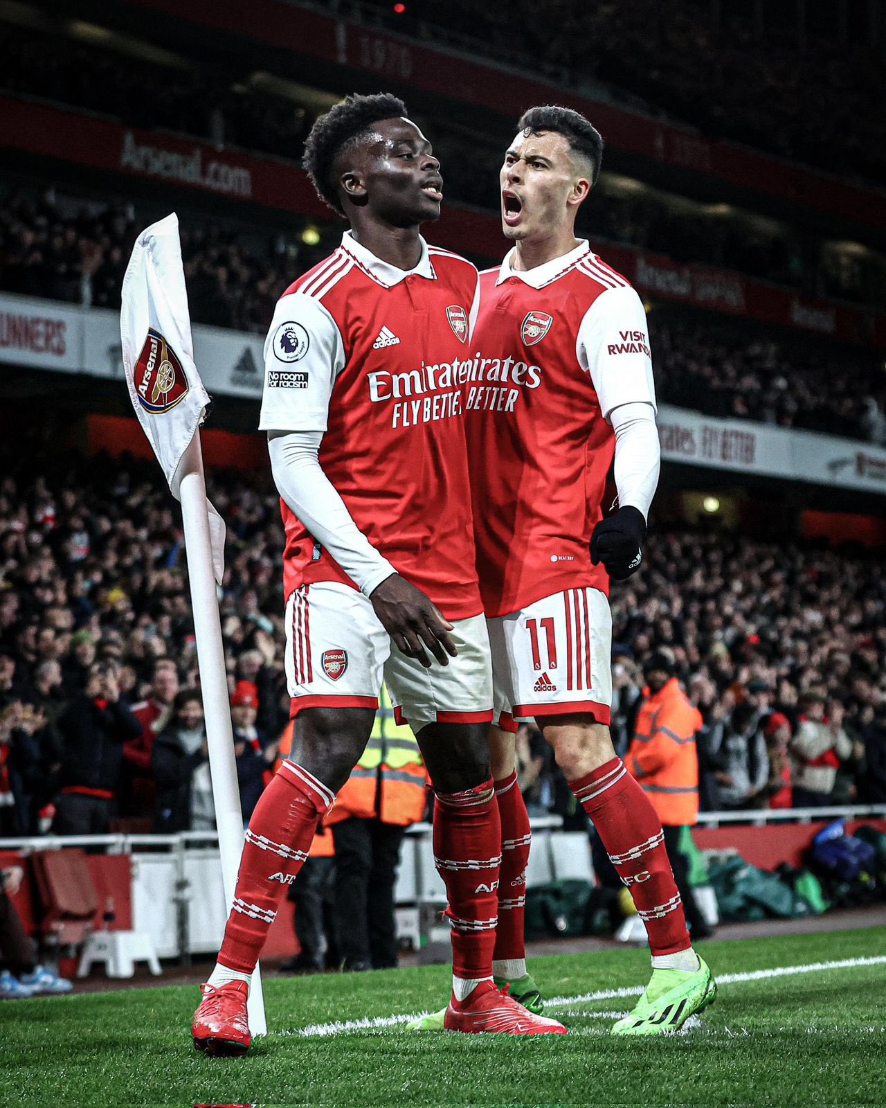 Gabriel Martinelli marca na reta final e Arsenal vence o