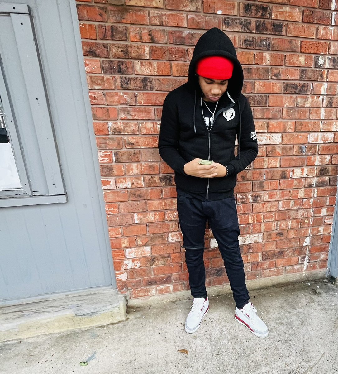 shaddsev's tweet photo. I be outside everyday grinding trying make a dollar ! https://t.co/3d1ImQOO1h
