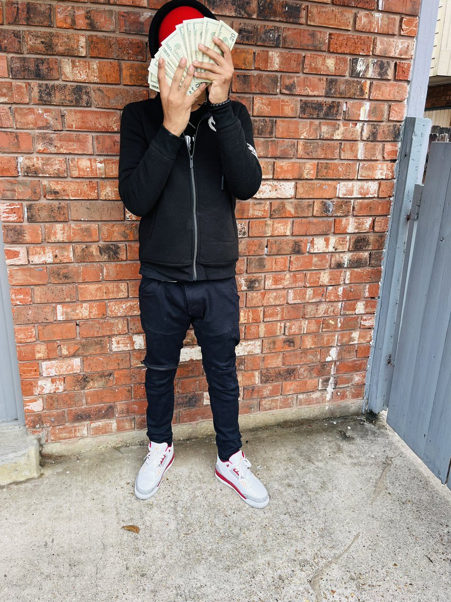 shaddsev's tweet photo. I be outside everyday grinding trying make a dollar ! https://t.co/3d1ImQOO1h