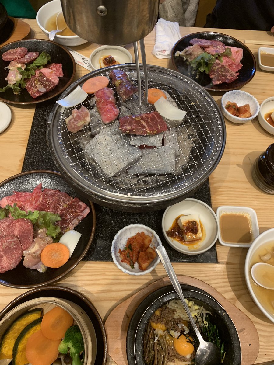 TMRflorecer's tweet photo. とある日、家族で焼肉ランチ
お昼に家族で焼肉屋は初です♪ https://t.co/vtg2DlFoCN