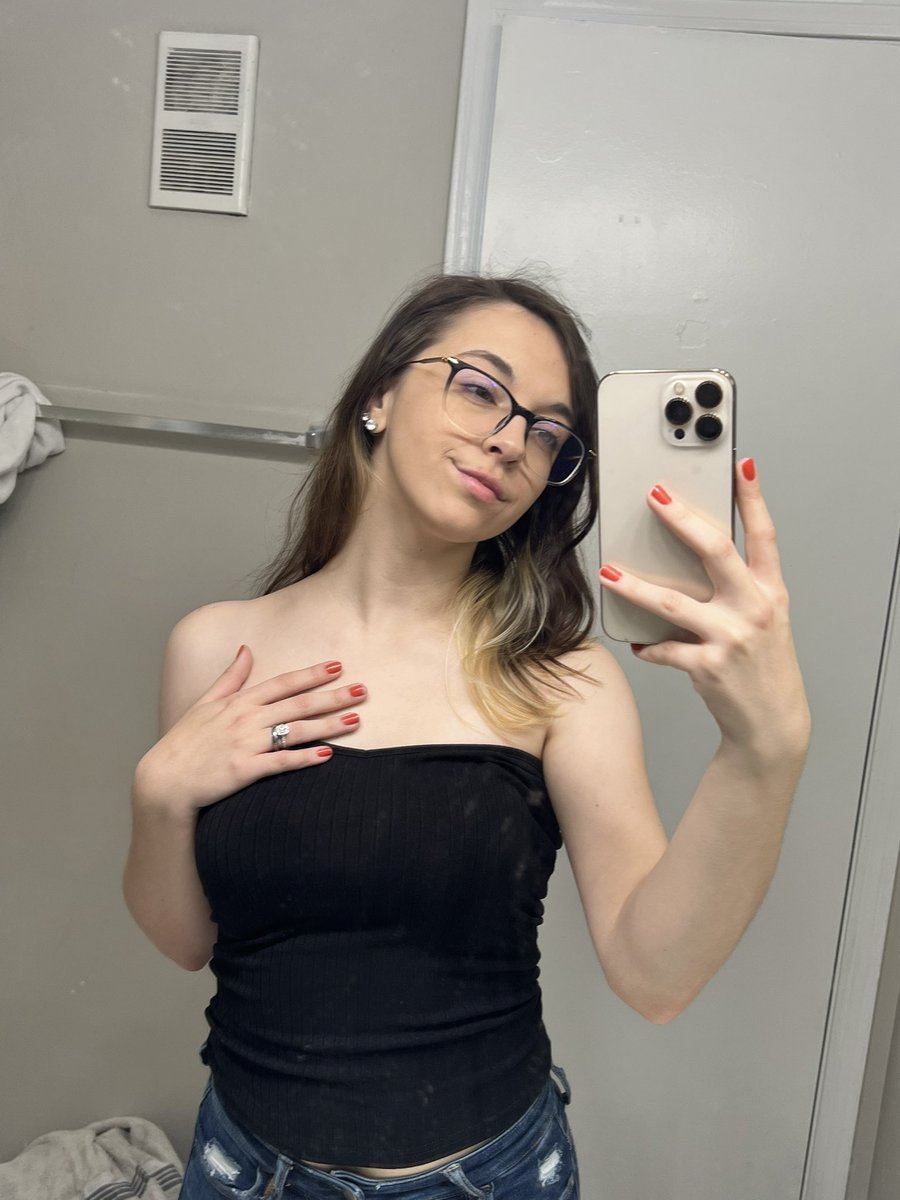 cullitonfamily's tweet image. just FOUR of my favorite shirts 😍 check out my others in my #amazonstorefront in my bio ! 🥰❤️‍🔥 #Influencer #amazon #amazonfinds #storefront #fashion