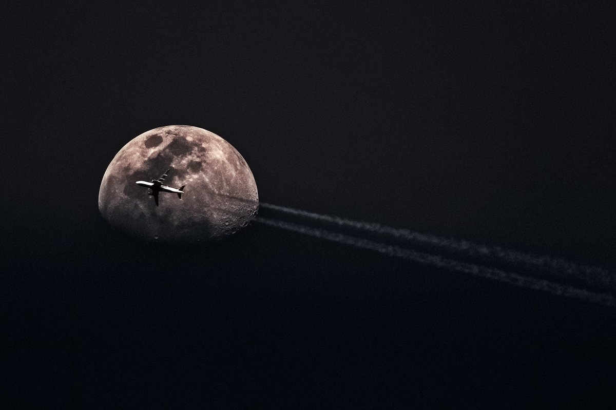 WilledPhotos's tweet photo. Aero Eclipse ✈️ 🌙 https://t.co/dfZeh8sdQd