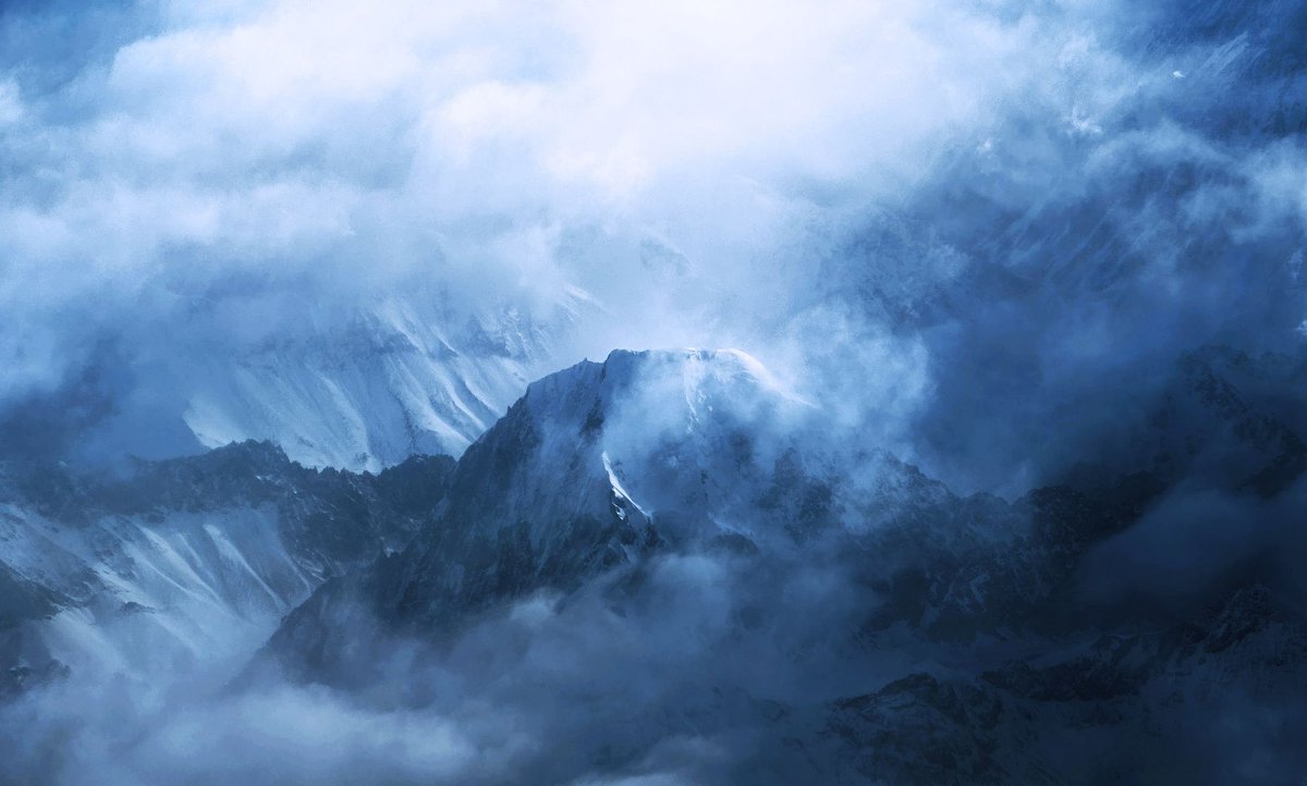 zeflyingfrog's tweet photo. There is something always quite spectacular about flying over the Northen #Himalayas.
Beneath the clouds that often cover them lies raw nature made of abrupt peaks.
We’re flying at FL390 with an MTCA at 28,000ft. It all seems so close..
#landcape #fromabove #flyingEast https://t.co/jjIcFxSQEI