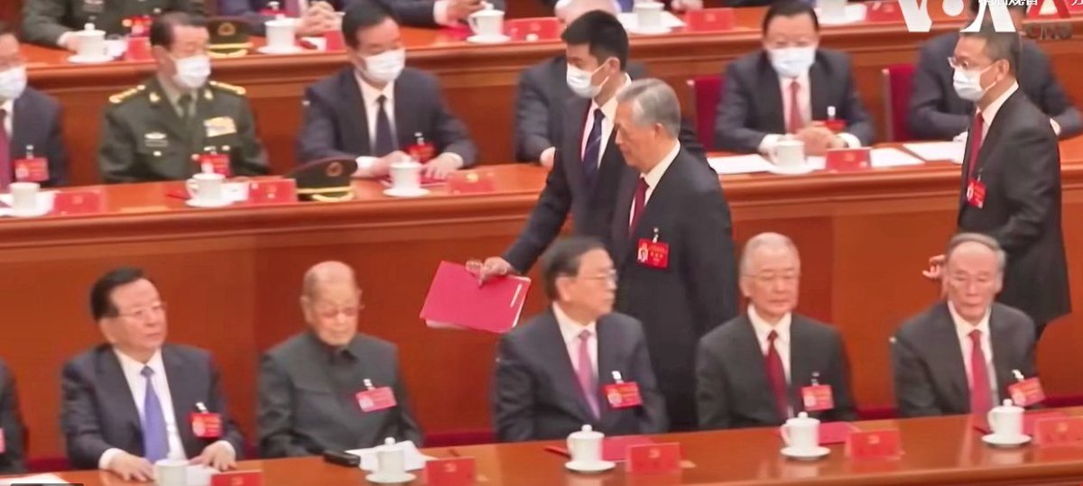 Wmejxj's tweet photo. @SpokespersonCHN 再怎麼冠冕堂皇其實不過是2個國際流氓的狼狽為奸。且看在習近平政治大流氓下那群毫無良知與正義之徒，人們就應該明白：操縱著中國的是些什麼東西，這麼些東西操縱下的中國能不衰敗？至於白俄的那廝就路人皆知了。 https://t.co/wCrh2Zsp4q
