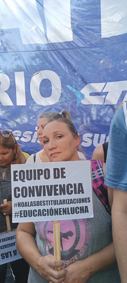 💪🏽Hoy Marchamos.
#noalasdestitularizaciones #educaciónenlucha 

✅Apertura inmediata de inscripciones en la EEMPA N° 1330. 
✅Funciones para los Equipos Territoriales: exigimos la inmediata puesta en marcha de las funciones acordadas en paritarias.
