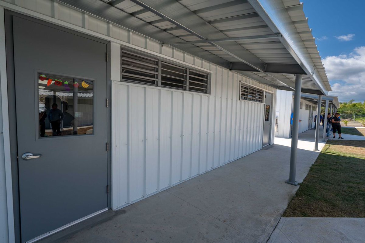 afigobiernopr's tweet image. Recorrimos hoy en Yauco junto al @GovPierluisi @Eramospares el proyecto que albergará a los estudiantes de la Escuela Benicia Vélez, que consta de 12 módulos con una inversión de $6.3 millones y la Escuela Superior Ocupacional y Técnica con una inversión de $11.4 millones.
