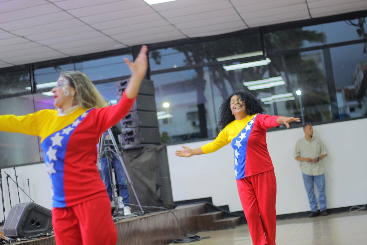 moviuc's tweet photo. Momentos en los que disfrutamos de la obra de teatro "La Historia Transformadora" en la que se puede ver reflejada a la lglesia frente a los 7 Montes y como la promesa de Dios se está cumpliendo en Venezuela. https://t.co/7X9XBzh4yd