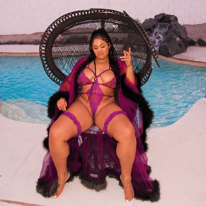 1 pic. Which is your fav? https://t.co/cPydnXbVi2