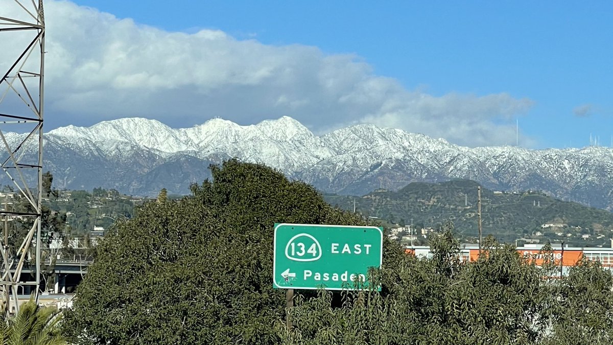 americanamemes's tweet photo. LA has turned into Colorado https://t.co/RC1msQvvmE