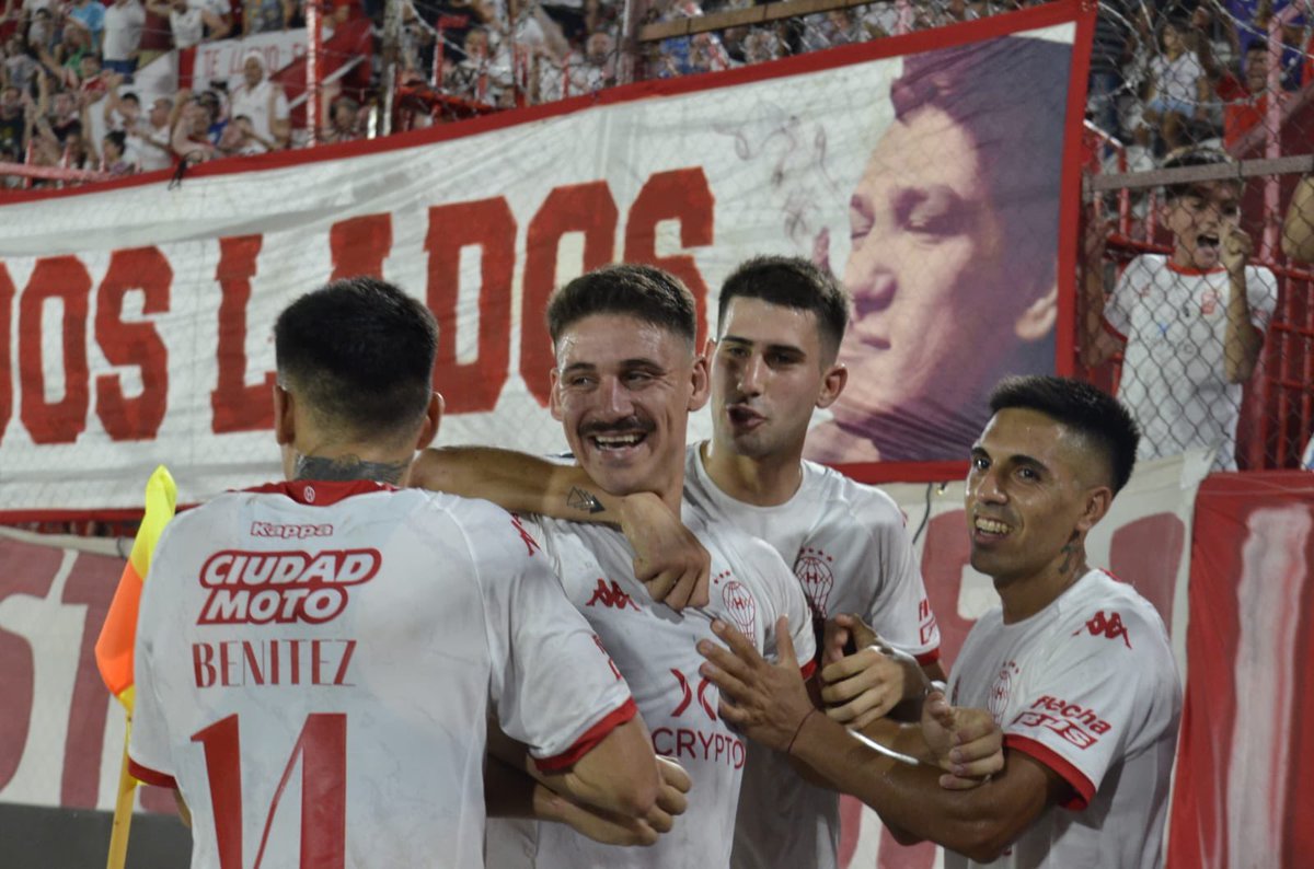 _DTUPNoticias's tweet photo. 🚨 ¡HURACÁN ENFRENTARÁ A CRISTAL EN LA COPA!

➡️ Luego de ganarle 1 - 0 a Boston River 🇺🇾 con gol de Cóccaro, Huracán de Argentina pasó de ronda y será rival de Sporting Cristal en la fase 3 de la Copa Libertadores 🏆.

#Huracán #CopaLibertadores #BostonRiver

✍️: Diego Carrasco https://t.co/YmLVh03q3u