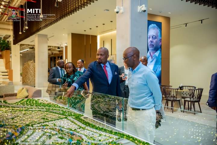HonMoses_Kuria's tweet photo. MITI GCC Investment Roadshow
Abu Dhabi Edition
Meeting Number 3: Aldar
Jahed Rahman
Chief Investment Officer.
#KeIsOpenForBusiness
#QualityInvestments https://t.co/Y9wKSky5ph