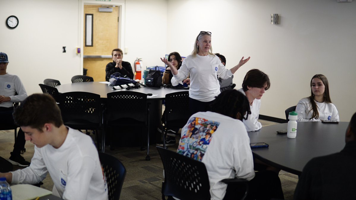 ClemsonWISE's tweet photo. 📔 Our #NextEngineer Cohort 1 learned about soft skills, personal branding, and the art of a handshake from @GE_Foundation's Director, @JPEdwardsGE. Thanks to Ms. Edwards, our students are well on their way to career success! #HandshakeHero 🤝
Read More: https://t.co/Z9FkyhWq6c https://t.co/cXlRvyhFuk