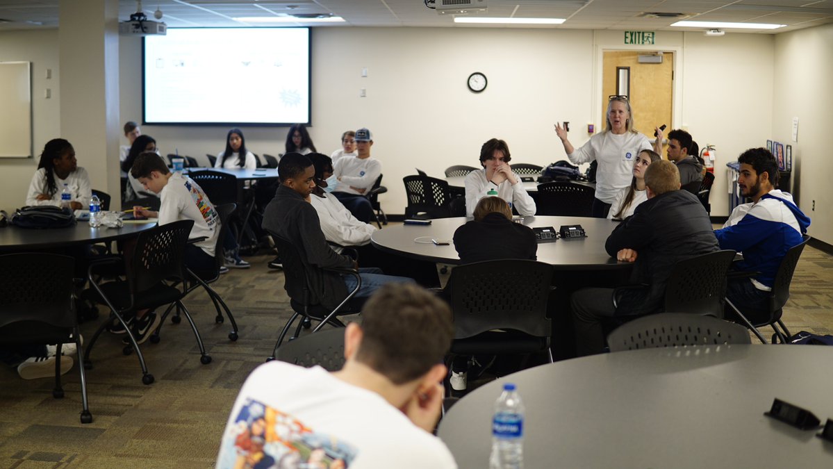 ClemsonWISE's tweet photo. 📔 Our #NextEngineer Cohort 1 learned about soft skills, personal branding, and the art of a handshake from @GE_Foundation's Director, @JPEdwardsGE. Thanks to Ms. Edwards, our students are well on their way to career success! #HandshakeHero 🤝
Read More: https://t.co/Z9FkyhWq6c https://t.co/cXlRvyhFuk