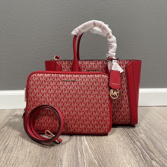 KrisMasquerade's tweet photo. So good I had to share! Check out all the items I'm loving on @Poshmarkapp from @HilitsHixbabe #poshmark #fashion #style #shopmycloset #forever21 #michaelmichaelkors #shein: https://t.co/dxVs14jNgV https://t.co/PEzF14kscX