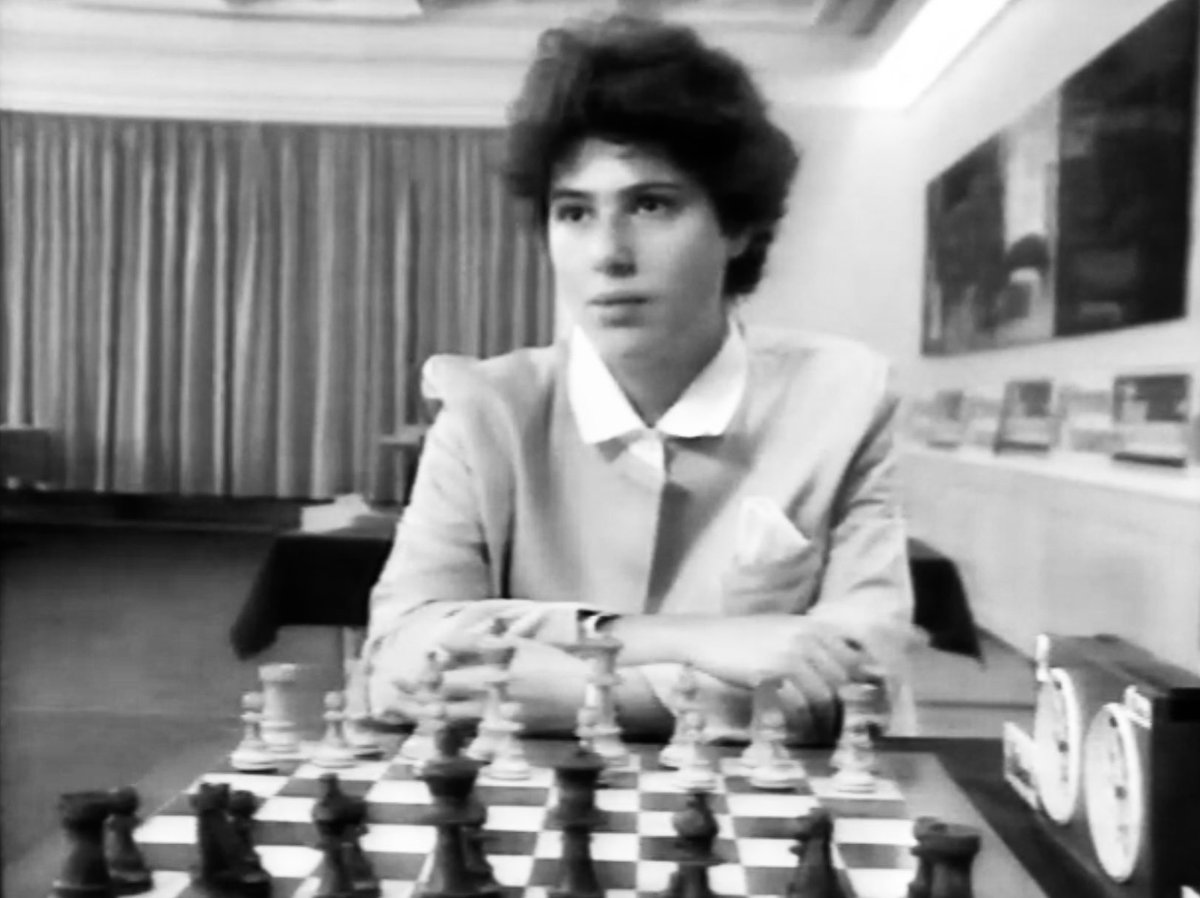 SusanPolgar's tweet photo. I was asked if I could give advice to young people, especially girls, what would it be? Easy! Whatever you choose to do, be bold, be confident, and never impose limits on yourself! Always raise the bar and shoot for the furthest star! #ThursdayMotivation #ThursdayVibes https://t.co/T9r4Opju9O