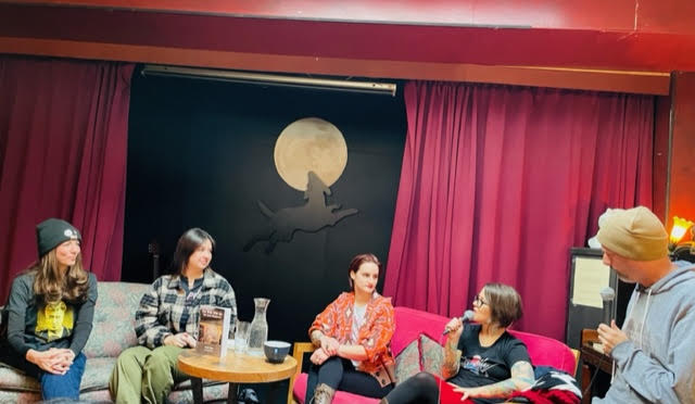 OfIotians's tweet photo. Some photos from the Black Dog Café during #TwinPeaksDay panels (#FWMM, Twin Peaks Tattoo Podcast, The Return) @ScottLuckStory @BlueRoseMag1 @JoshuaMinton @thornewip #TwinPeaks https://t.co/VJ9gn8cKwl