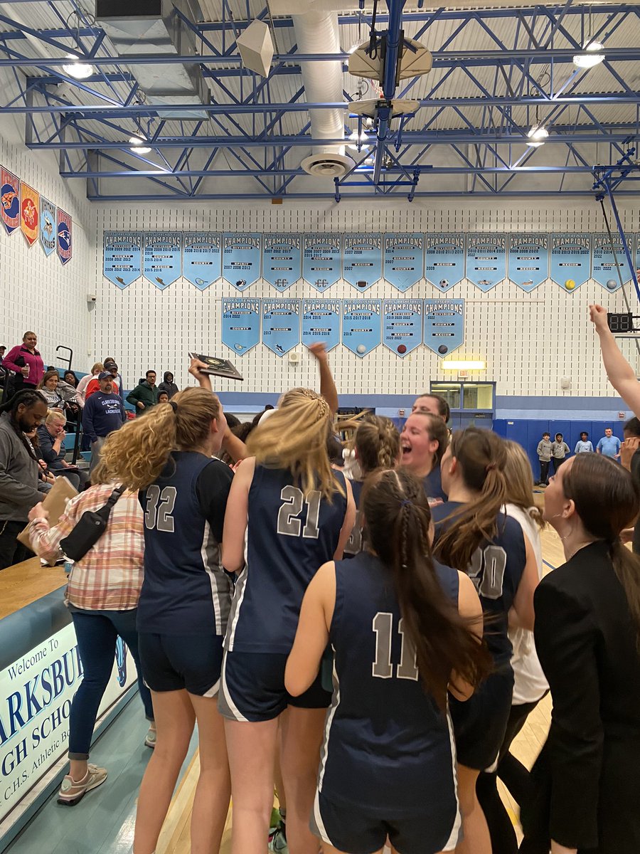 UHS_FCPS's tweet photo. Regional champs!! @UrbanaHawks_GBB @Urbana_Hawks https://t.co/5pdA8YohMg
