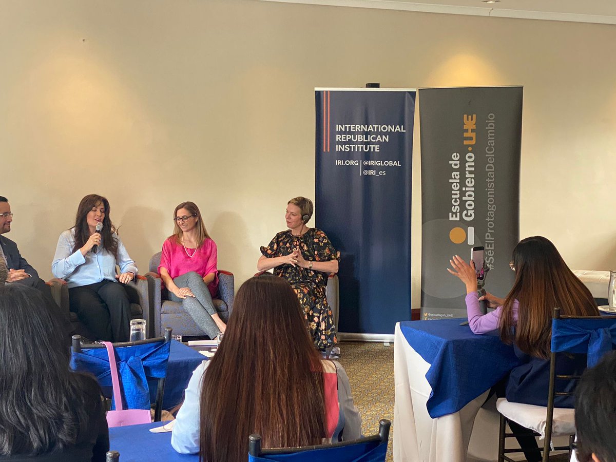 escuelagob_UHE's tweet photo. "En el Programa #MLGP hicimos comunidad. Es un valor importantísimo. Es duro el camino, pero vale la pena recorrerlo por aquellas mujeres que vienen atrás nuestro" @verosevillaec
#SéProtagonistaDelCambio https://t.co/M4Q5qeCk6R