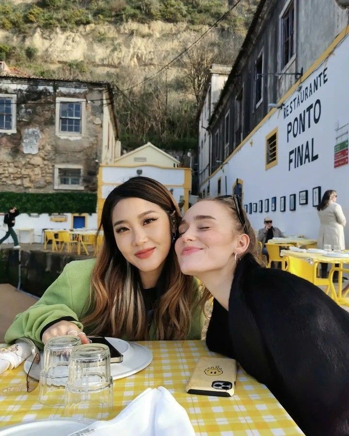 HeyoonDaily's tweet photo. Além de Hina, há alguns dias, Sina e Sofya anunciaram um afastamento do grupo. Desejamos muita sorte nesse novo ciclo pra essas duas, que sempre foram muito especiais na vida da Heyoon 💙 https://t.co/SQADU6QZZC