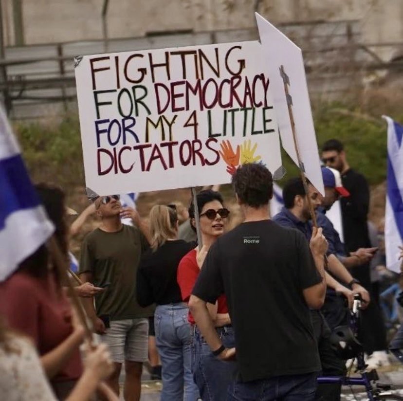 shachar_baron's tweet image. Best protest sign of the day, Israel
#JewishMother
#DemocracyInPeril
📸 ⁦@Michalee71⁩