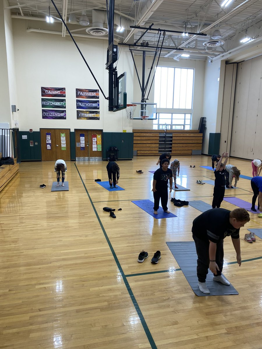 TaraCanniff's tweet photo. 5th grade was lucky to have our own @Counseling4me Ms. Jones do Yoga with us today! So proud of 5th grade @GreenIslandUFSD @HeatlyPrincipal @Kmbrly_Ross https://t.co/RaQjuiOPeq