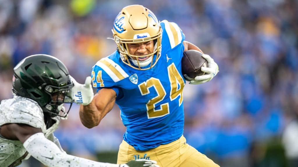 Commanders_DC's tweet photo. Tweeting at the
@Commanders
everyday until they follow me...
Day 1,012
We’re 57 days away from the ‘23 NFL Draft, let’s take a look at the top prospects:
#57 of Top 100:
Zach Charbonnet
RB - UCLA
#WashingtonCommanders #HTTC #Commanders #TakeCommand #Day1012 1️⃣0️⃣1️⃣2️⃣ https://t.co/vKEUz4qulG