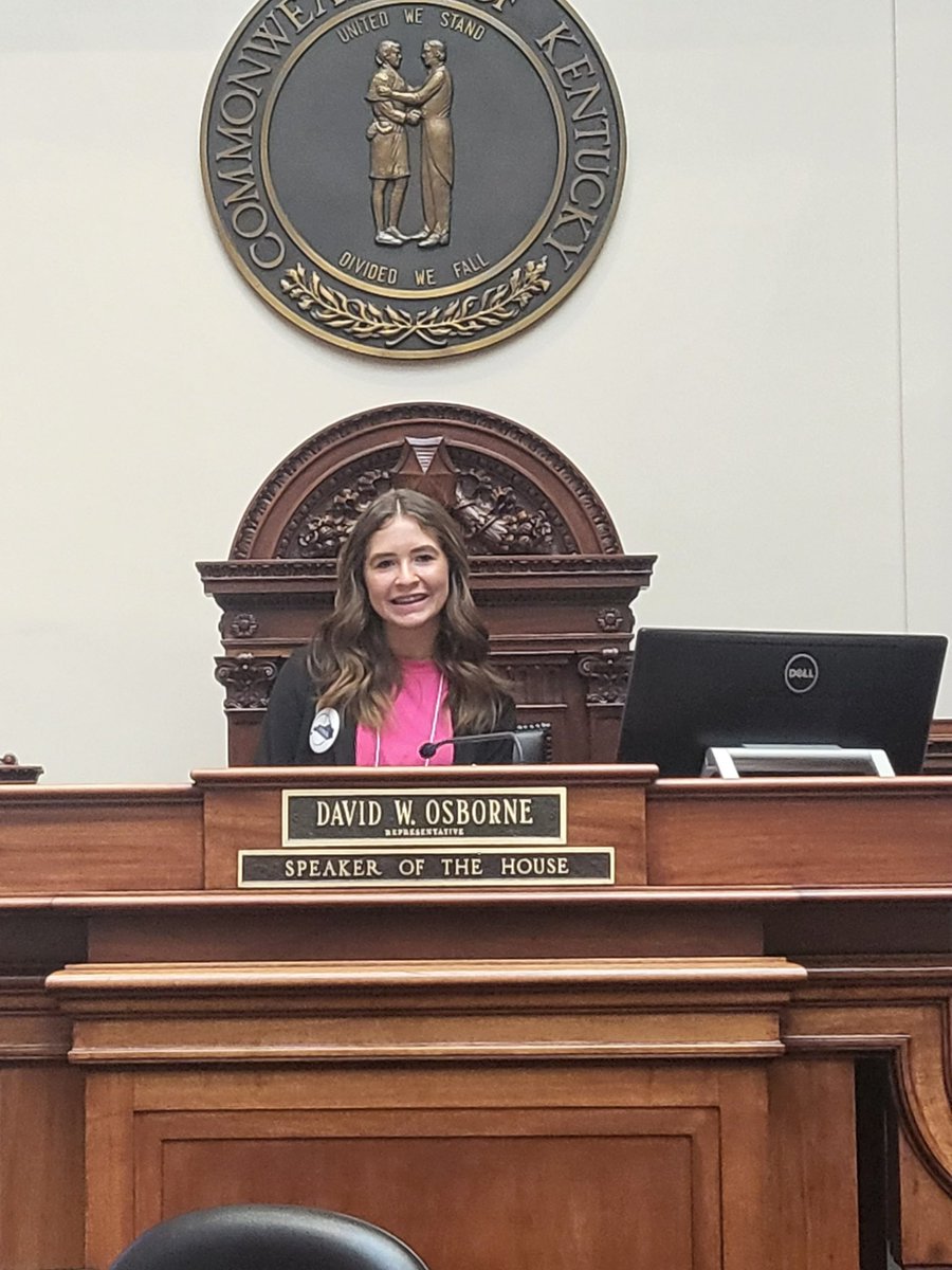 KatieRoss0720's tweet photo. She’s going to do big stuff one day @AESTigersKy ❤️ #frysc #legislativePage #KYstrong https://t.co/ukKm7wnHuD