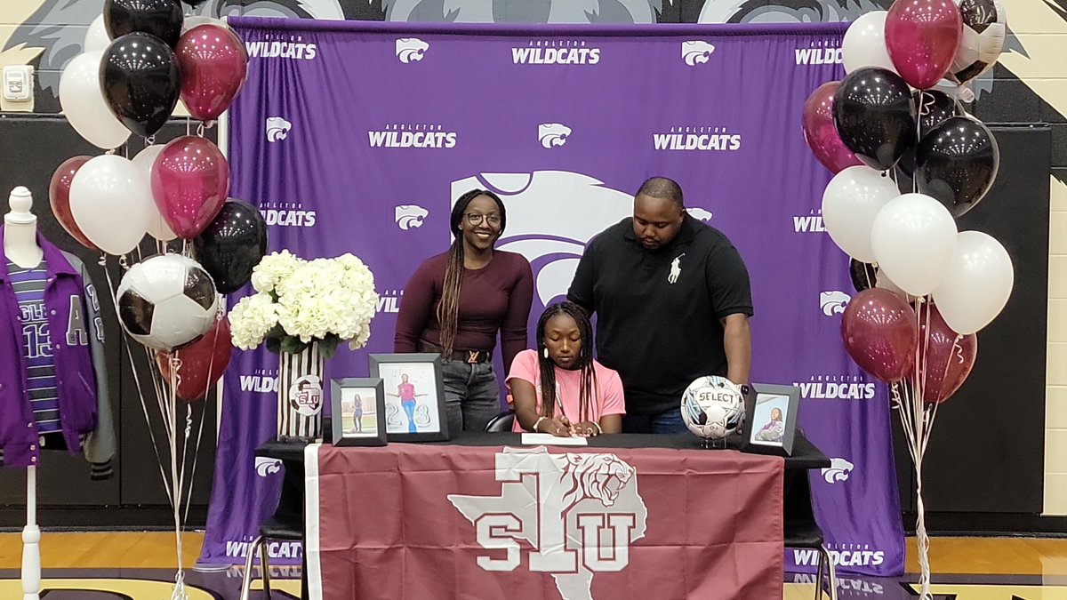 ladycatsoccer17's tweet photo. Bryanna Armstrong signs her NLI to play collegiate soccer at TSU! We are beyond proud of our girl!! @AngletonHS @Jakedowling4 @LethalSoccer @AngletonISD @tascosoccer @TexasSouthern https://t.co/OSiEyRDqAu