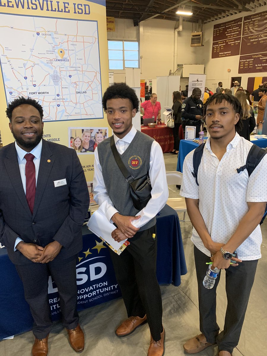 MrMLMorris's tweet photo. Today was full of great opportunities, insightful conversations, and exciting prospects. As a former Trustee of @HustonTillotson I can’t wait to see these scholars and others make an impact in the field of education! #OneLISD #GeniusGeneration https://t.co/uiGyHLLg0V