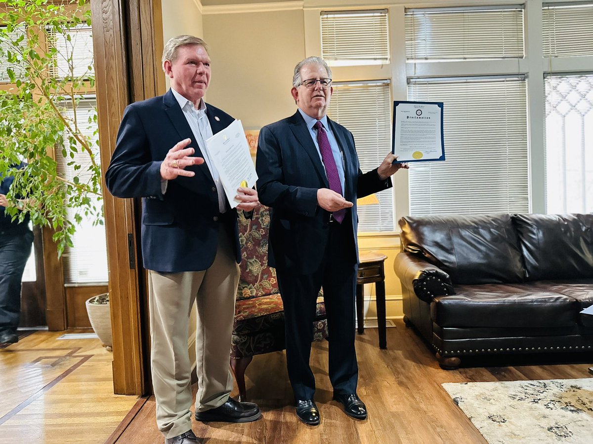 cityofbossier's tweet photo. Today, Mayor Chandler jointly proclaimed March as Problem Gambling Awareness Month at an event held at CORE-Center of Recovery, which provides treatment to the Shreveport-Bossier communities &amp; surrounding areas. https://t.co/ZuVX5ZlQQV
