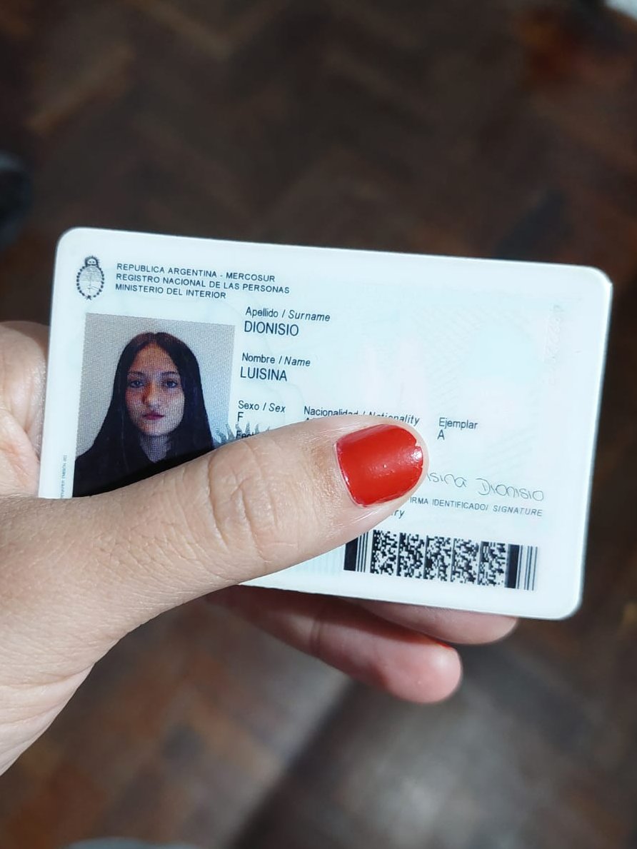 canddelab's tweet photo. Bueno gente saco mi candadito de twitter para que me ayuden a ubicar a la dueña de este DNI que encontré hoy de una persona llamada LUISINA DIONISIO. Estoy segura que le hablé a su cuenta de instagram pero no me contestó :( RTTTTT? #CORDOBACAPITAL #DNIPERDIDO #PLEH https://t.co/as7cUPI2yY