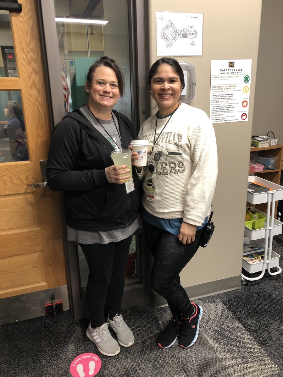 KourtGoodman1's tweet photo. Today our staff was treated with Rose &amp; Lois drinks and muffins! A HUGE shout out to our @WhiteRiverEagle families, Social Committee, and @WHITERIVERPTO for making this happen! ❤️ So many smiles today! We appreciate everyone’s generosity in making this happen! https://t.co/qkRtUgfc24