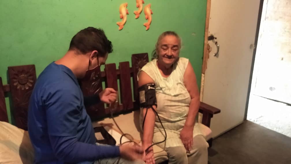cubacooperaven's tweet photo. Se realizó jornada de salud en la comunidad de La Ladera, perteneciente al CDI Carrizal, estado #Miranda, #Venezuela. Seguimos brindando atención médica gratuita y de calidad al pueblo venezolano.

🇨🇺#CubaPorLaVida 💖#MejorEsPosible💖 #ChávezVive 

@MinSaludVE @MagaGutierrezV https://t.co/N3YQ93oCA2