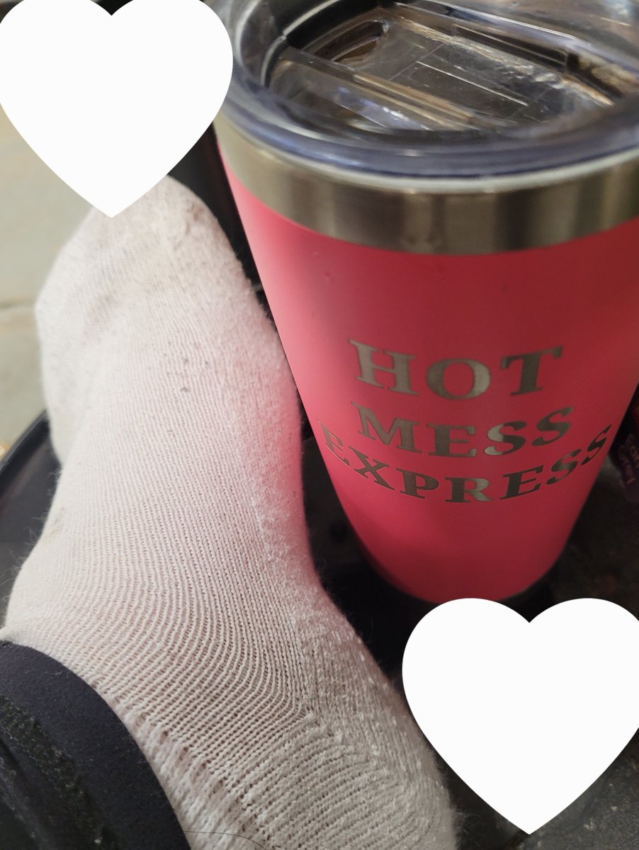 SmithMpbpjlc's tweet photo. #longworkday #feet and coffee #hotmessexpress #stinkyfoot #smelly https://t.co/fFDyzLGXI3