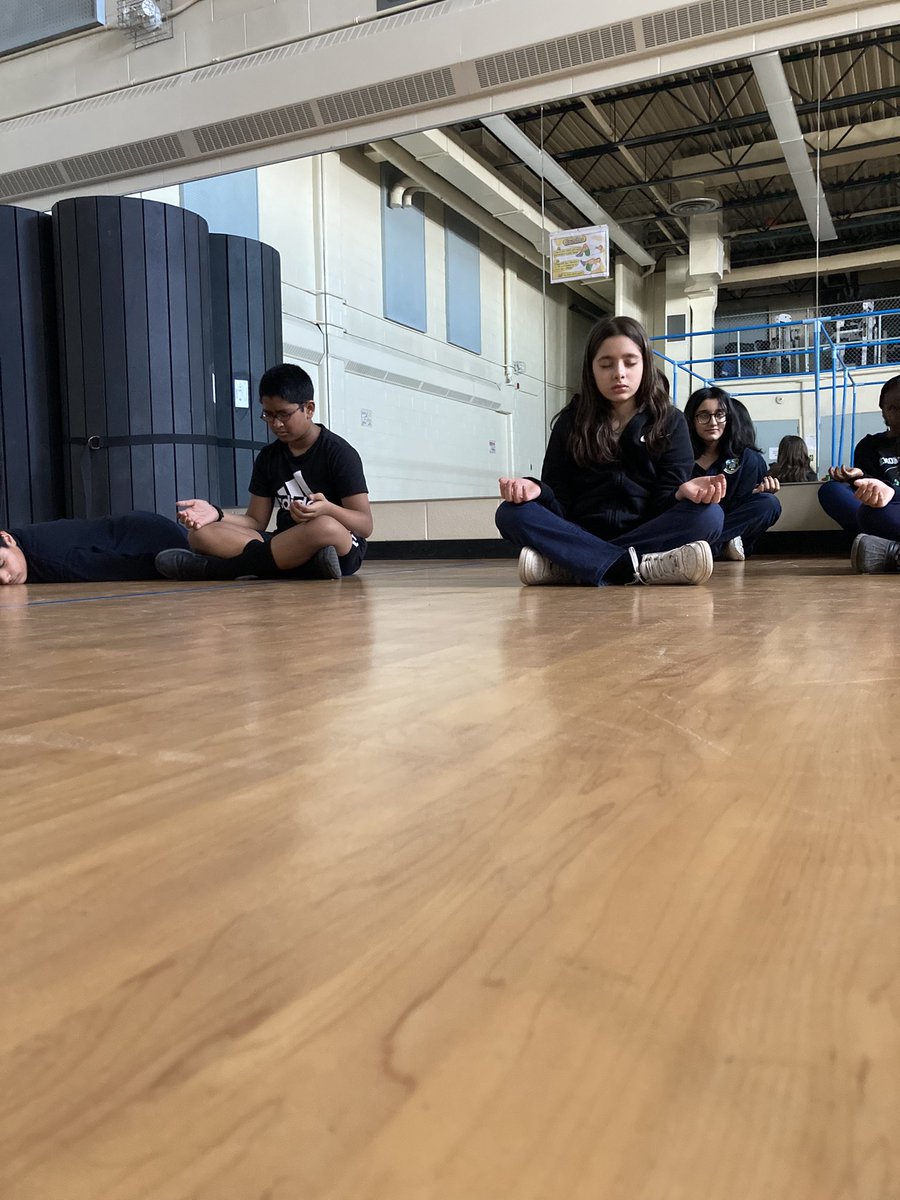 AmyMeiyee's tweet photo. Meditation 🧘🏻‍♀️….Such a powerful tool for my Jr.High students. This looks different for each student but once a week we come together and for a moment I teach them to be calm and to sit with their thoughts. I always remind them it is a safe place to let their minds wander. #steady https://t.co/Xs5Jfh5AbC
