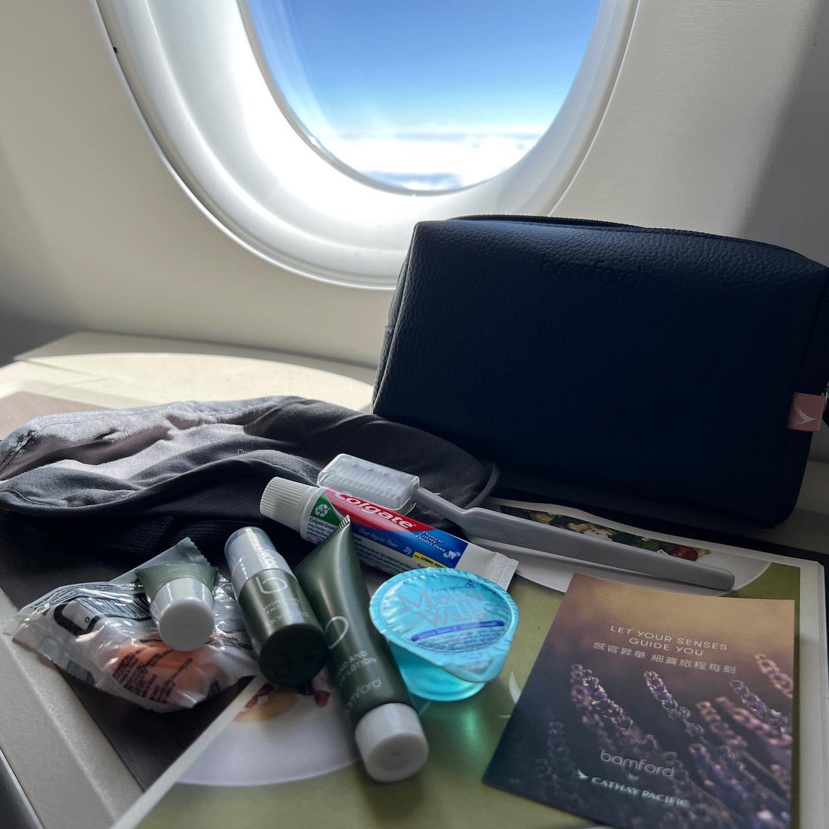 TheJamesFeng's tweet photo. Flying up in the pointy end of the plane ✈️🥂👌 1/3 @cathaypacific @cathaypacificUS @Airbus #cathay #cathaypacific #airbus #a350 #airbusa350 @SydneyAirport #sydney #aviation #aviationdaily #cx110 https://t.co/ciWntxucVT