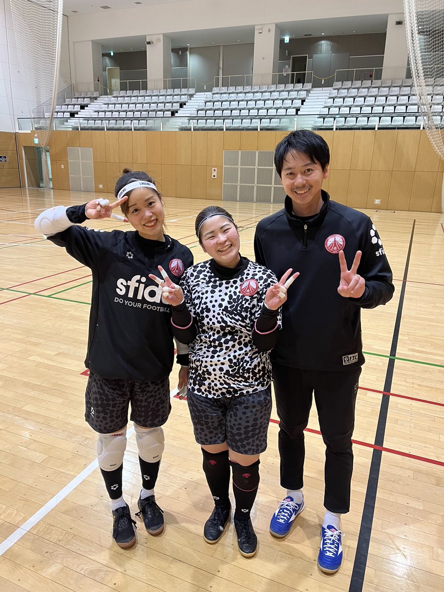fugaladies's tweet photo. 【いよいよ明日から】
昨日、大会前最後であり北隅監督による、
このメンバーでの最後のトレーニングを終えました！

泣いても笑っても、負けたら終わりのノックアウト方式の全国大会がいよいよ始まります！

＜１回戦＞
3/3(金)ピッチB 14:30 vs. AICJ高校（中国代表/広島）

https://t.co/6sps8Bjl5q https://t.co/nEzmAuiPeV