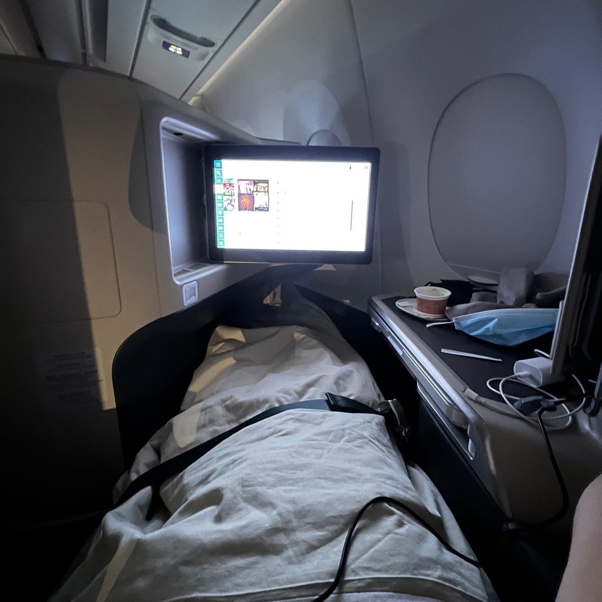 TheJamesFeng's tweet photo. Flying up in the pointy end of the plane ✈️🥂👌 2/3 @cathaypacific @cathaypacificUS @Airbus #cathay #cathaypacific #airbus #a350 #airbusa350 @SydneyAirport #sydney #aviation #aviationdaily #cx110 https://t.co/KveSpaLnfj