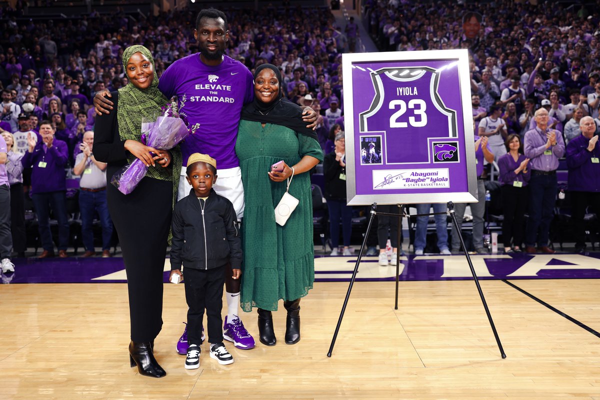 KStateMBB's tweet photo. Our guys 

#KStateMBB x EMAW https://t.co/KwRUPoufnY