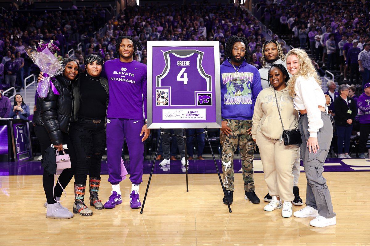 KStateMBB's tweet photo. Our guys 

#KStateMBB x EMAW https://t.co/KwRUPoufnY
