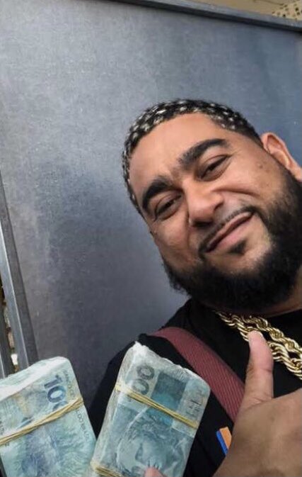 gossipnews22's tweet photo. SÓ O DINHEIRO MESMO, mona belíssima era amante desse homem. https://t.co/JDAmFjseYI
