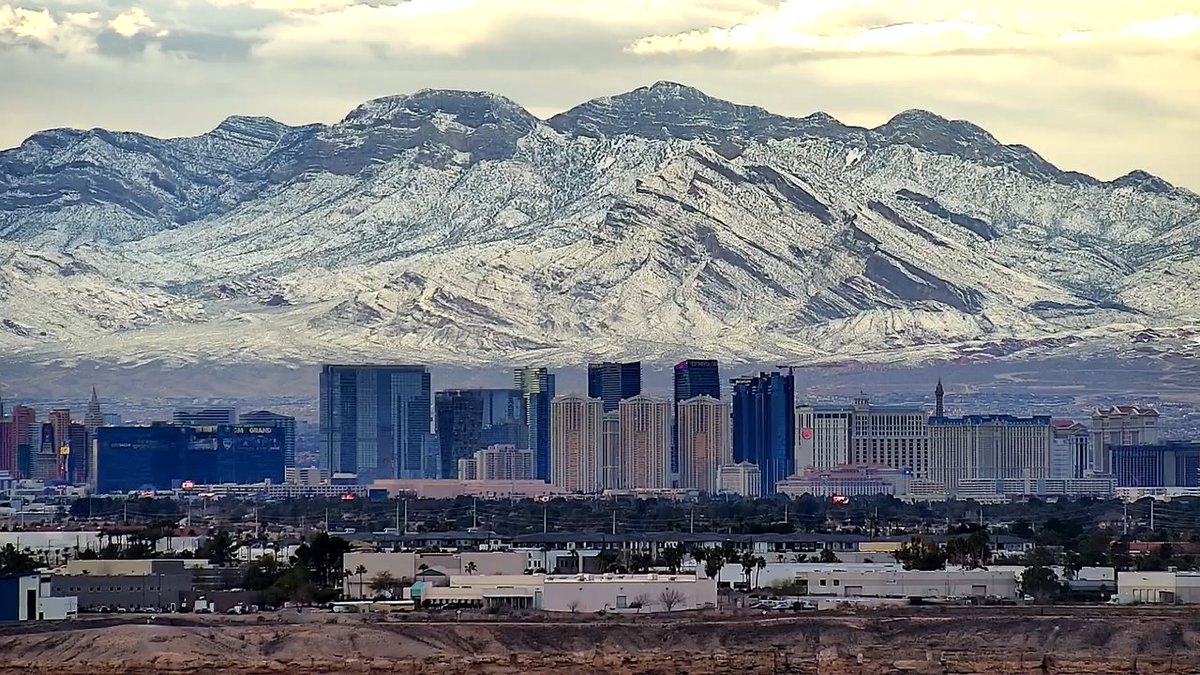 TeddFlorendo's tweet photo. SALT LAKE CITY OR LAS VEGAS? Look how low the snow levels dropped with that AM storm bringing a sight we don't normally see out here. Anymore snowflakes on the way? Join us on @8NewsNow for more
#MostACCURATE #TeddSaid #WeatherNow #LiveLocalNow
https://t.co/WwcW4Yzvjp https://t.co/NM8sUj7HZP