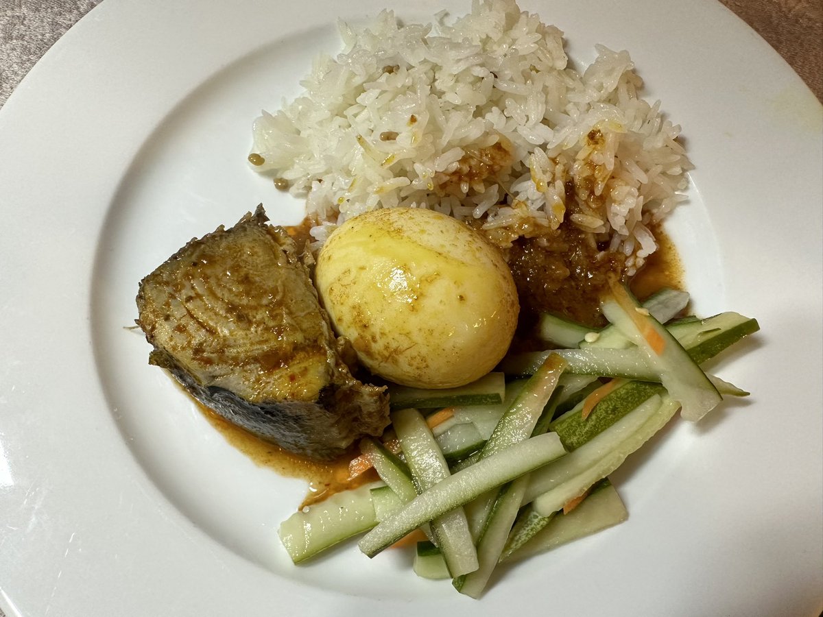 ahmadmaslan's tweet photo. #NasiDagang #Terengganu & ubi kayu, ikan kering di Hotel Raia, sarapan. Hadir persidangan anjuran universiti saya (utk ambil PhD) iaitu #UUMKL
Bersama Dr Zul & Dr Nik Adzrieman di airport #KualaTerengganu. Jumpa 4 anak muda nak kerja dgn Dialog Group (oil & gas) di #NewZealand. https://t.co/0kn6E0yJX9
