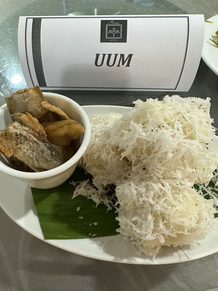 ahmadmaslan's tweet photo. #NasiDagang #Terengganu & ubi kayu, ikan kering di Hotel Raia, sarapan. Hadir persidangan anjuran universiti saya (utk ambil PhD) iaitu #UUMKL
Bersama Dr Zul & Dr Nik Adzrieman di airport #KualaTerengganu. Jumpa 4 anak muda nak kerja dgn Dialog Group (oil & gas) di #NewZealand. https://t.co/0kn6E0yJX9